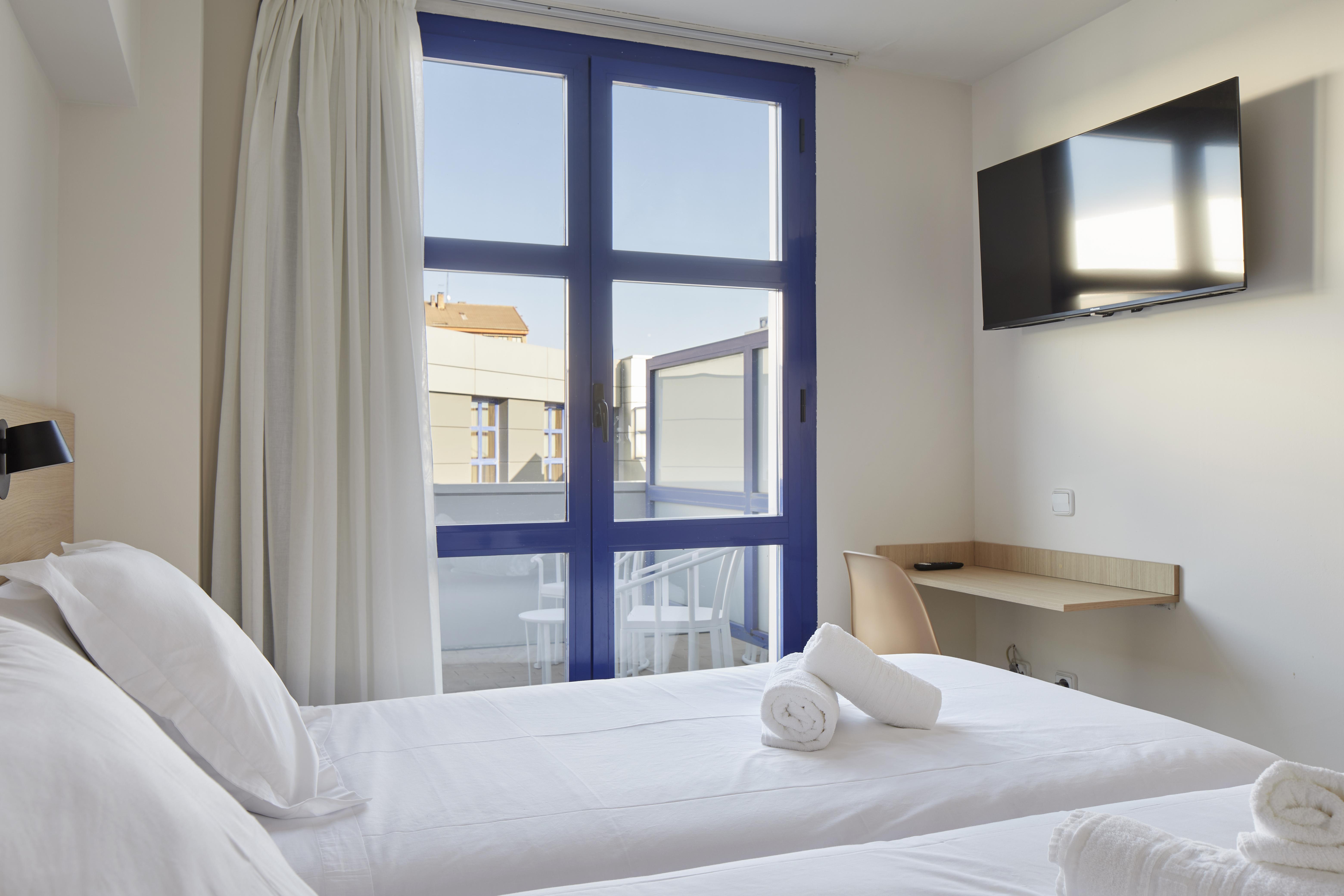 Iraipe Logrono Hotel Bagian luar foto