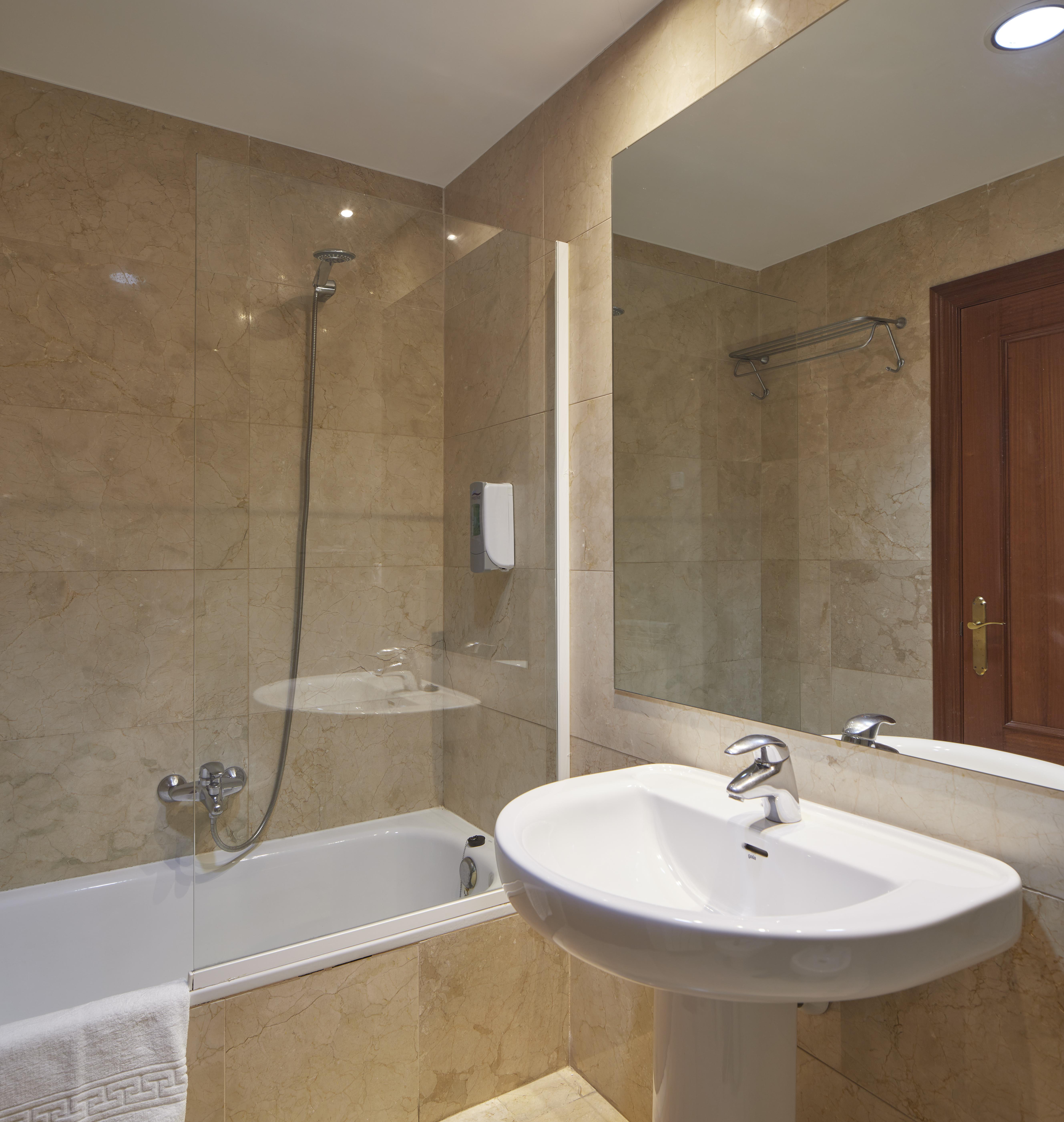 Iraipe Logrono Hotel Bagian luar foto