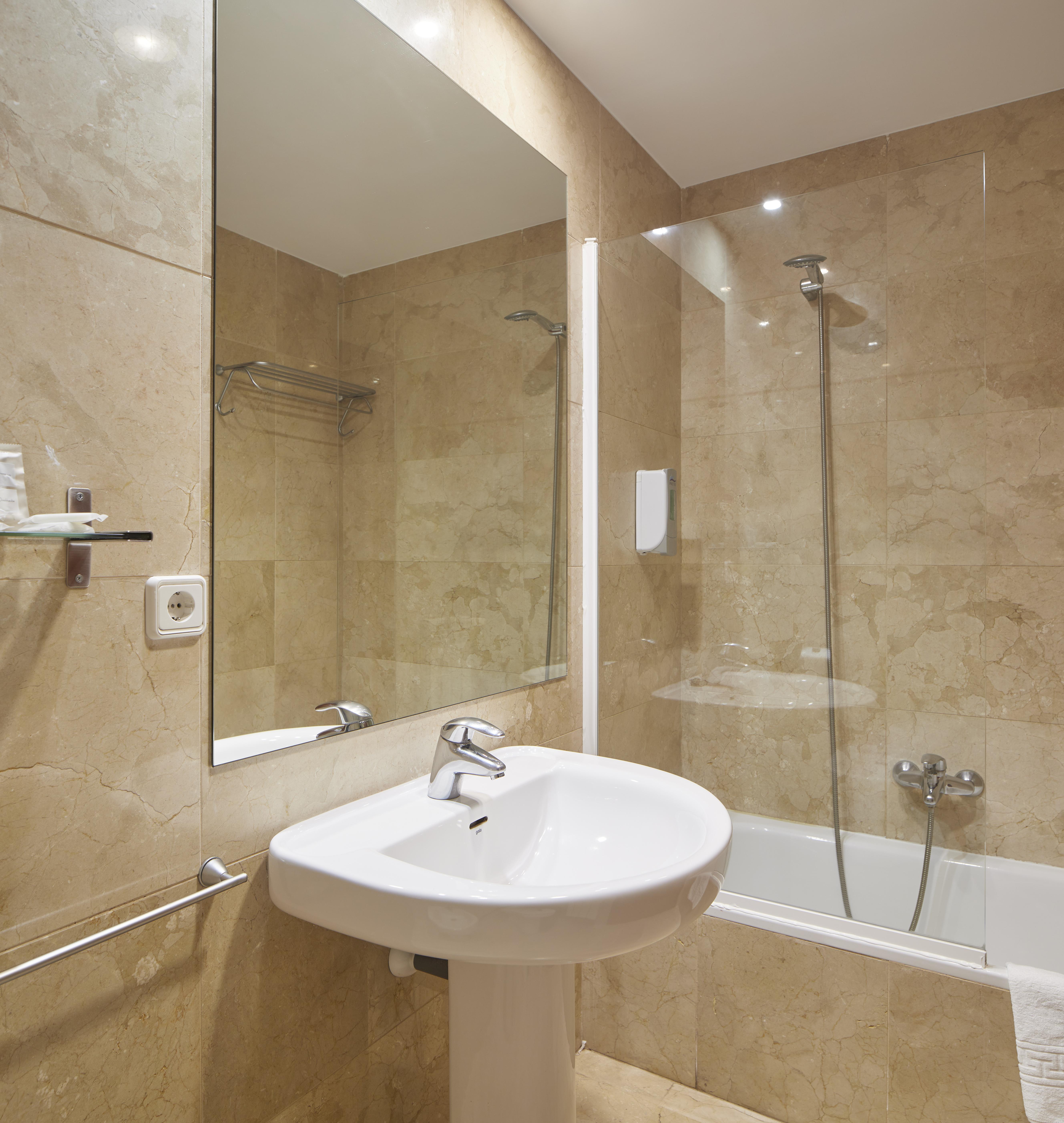 Iraipe Logrono Hotel Bagian luar foto