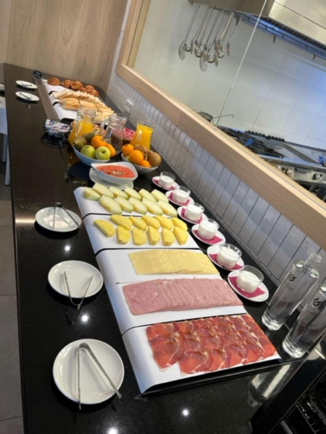 Iraipe Logrono Hotel Bagian luar foto